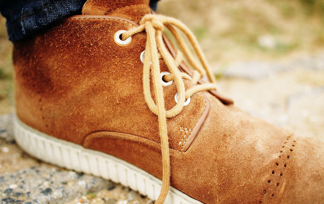 Як почистити замшу в домашніх умовах: прості правила догляду за взуттям